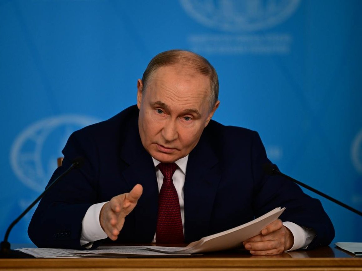 Путин подписал закон о лишении водительского удостоверения до 1,5 лет за сокрытие госномеров