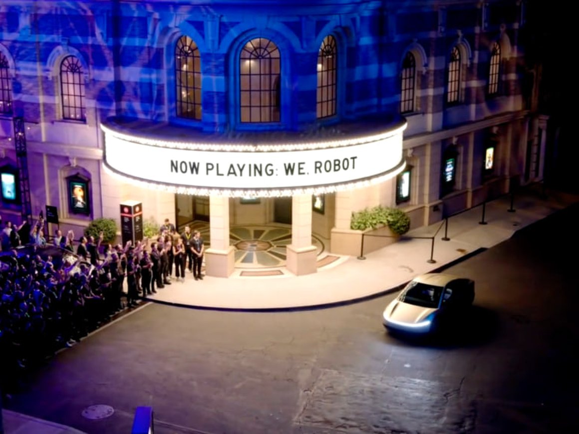 Илон Маск представил прототипы роботакси Tesla