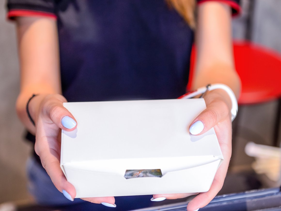 Владелец «Пятерочки» откроет в магазинах 100 пунктов выдачи заказов с примерочными