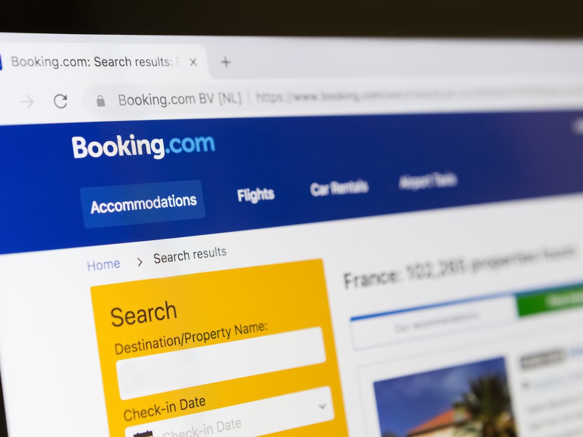 Российские партнеры Booking.com лишились способа избегать оплаты 20% НДС