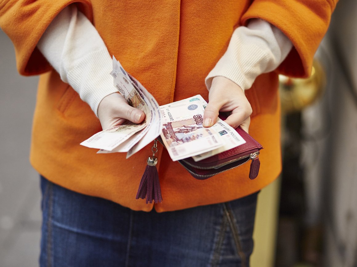 Россияне назвали размер справедливой зарплаты