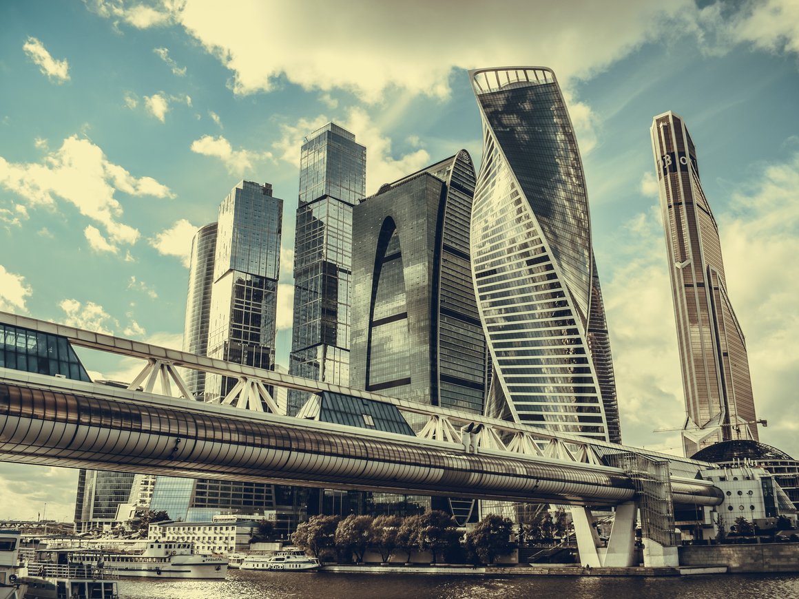 Рекорд по числу санкций, падение биржевых индексов, снижение рейтингов: главное для бизнеса 8 марта