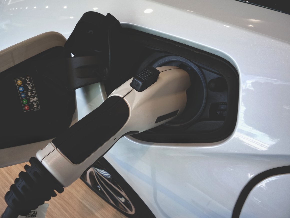 В каско для электромобилей начали включать риски повреждения аккумулятора и самовозгорания