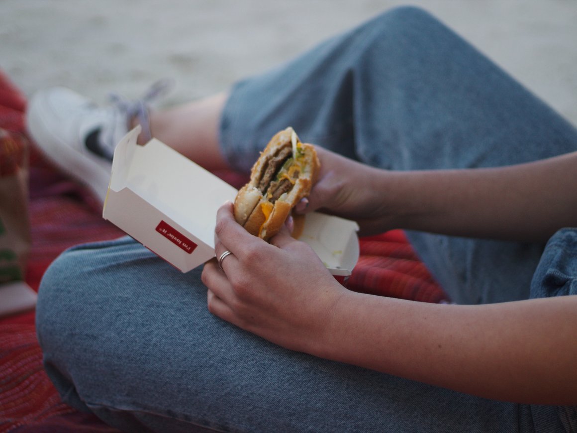 «Вкусно — и точка» добавила в меню аналог «Биг Мака»