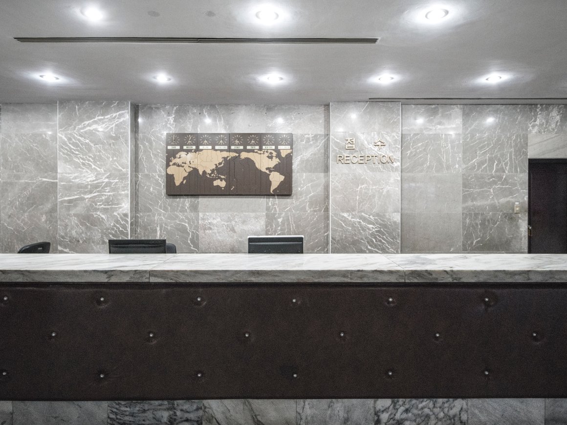 В ОАЭ запустили первого робота-дворецкого из России