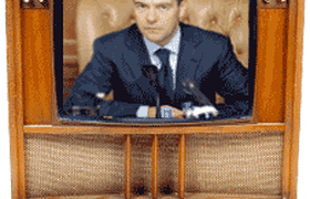 Медведев официально отказался от теледебатов, Зюганов - тоже