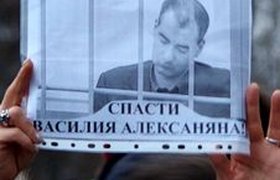 Суд над Алексаняном приостановлен, но лечить его будут в СИЗО