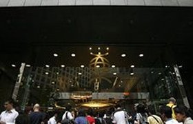 Паникующие вкладчики атаковали Bank of East Asia в Гонконге. Фотогалерея