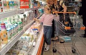 Россияне в кризис экономят на еде, но не на водке