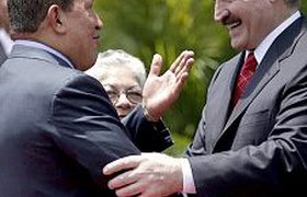 Лукашенко сбежал за нефтью от Путина к Чавесу