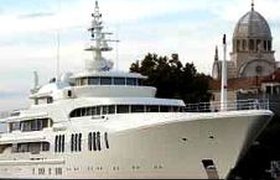 Абрамович лишился титула обладателя самой большой яхты в мире. ФОТО