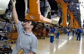 "АвтоВАЗ" впервые за два года увеличит зарплату сотрудникам