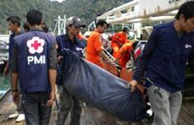 310 человек погибли в результате цунами в Индонезии, 400 получили ранения. ВИДЕО
