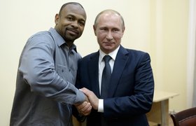 Боксер Рой Джонс получает гражданство РФ ради "моста между Россией и Америкой"