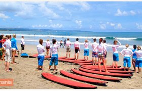 Вакансия дня: серфинг-лагерь на Бали ищет ведущего c опытом игры в КВН