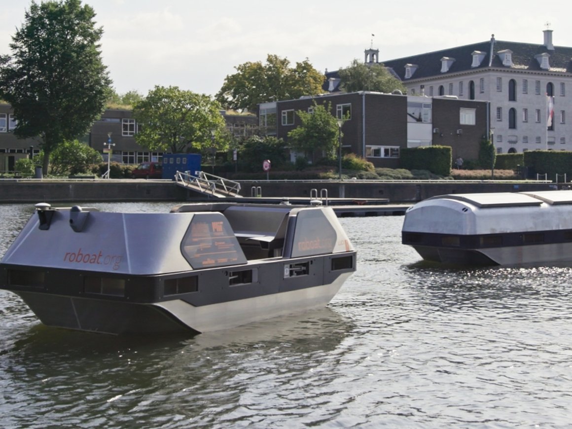 По каналам Амстердама запустили первое в мире водное беспилотное такси