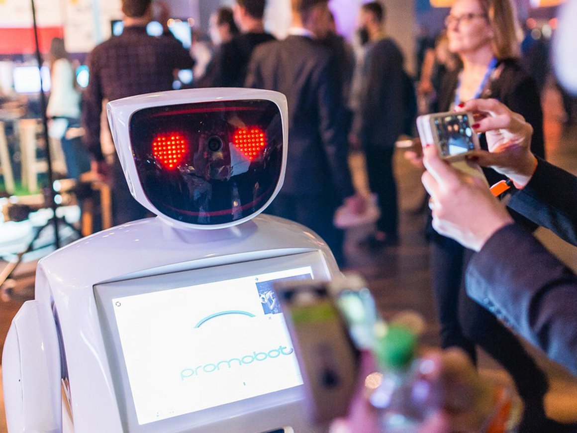 «Есть ощущение, что все сложилось»: как мы показали на CES российского робота и получили на него заказы