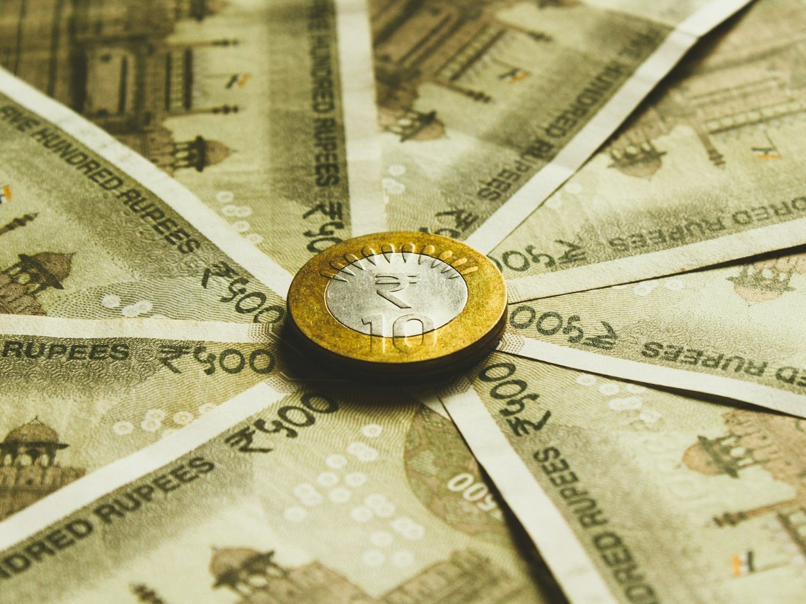 «Сбер» запустил вклад для физлиц в индийских рупиях