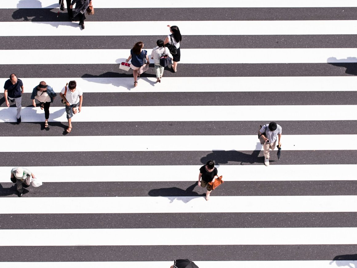 Переведенные мошенникам деньги можно будет вернуть, нуждающихся освободят от комиссии за ЖКХ: законы в июле