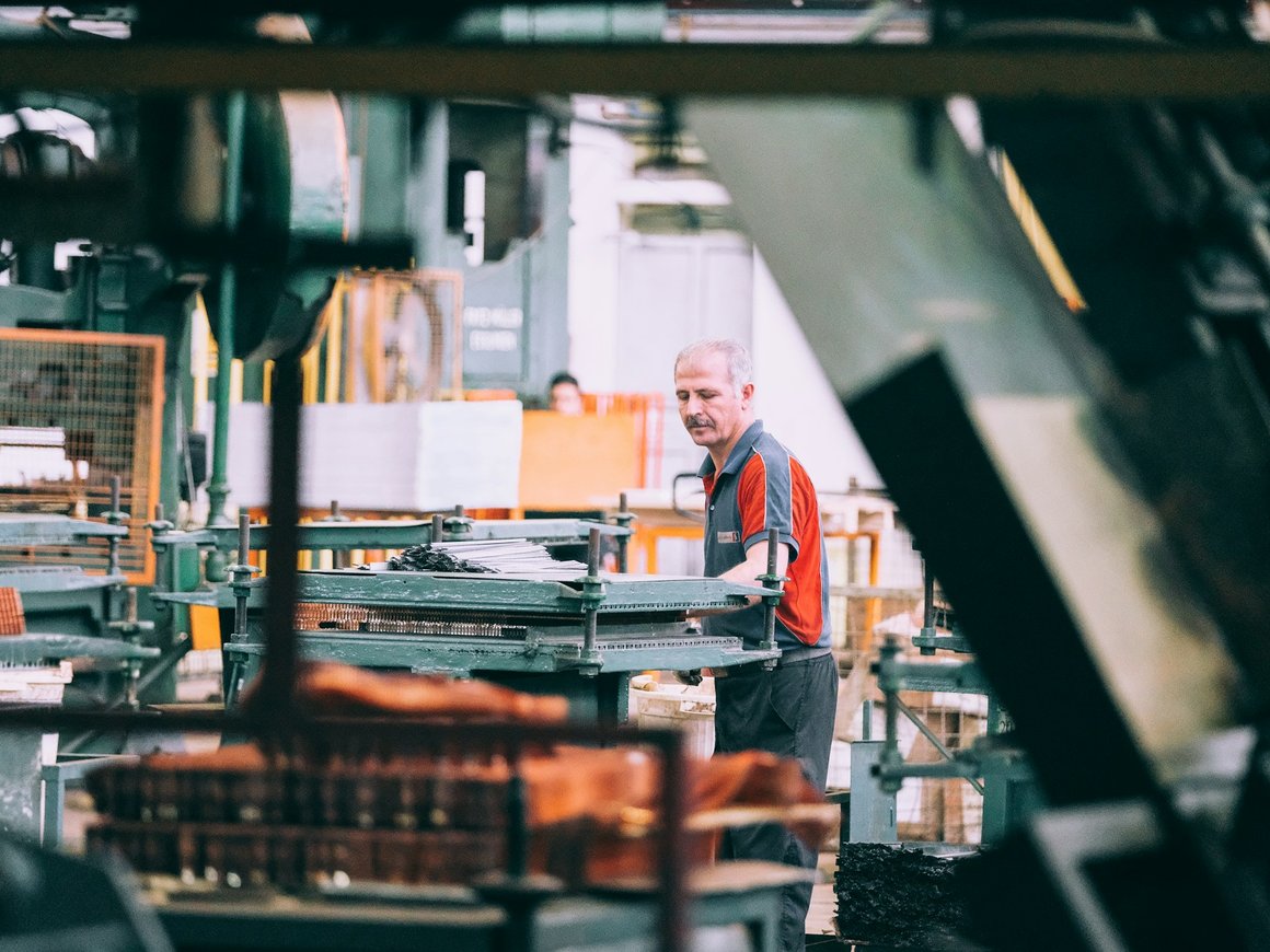 Каждая пятая производственная компания готова нанять сотрудника без опыта