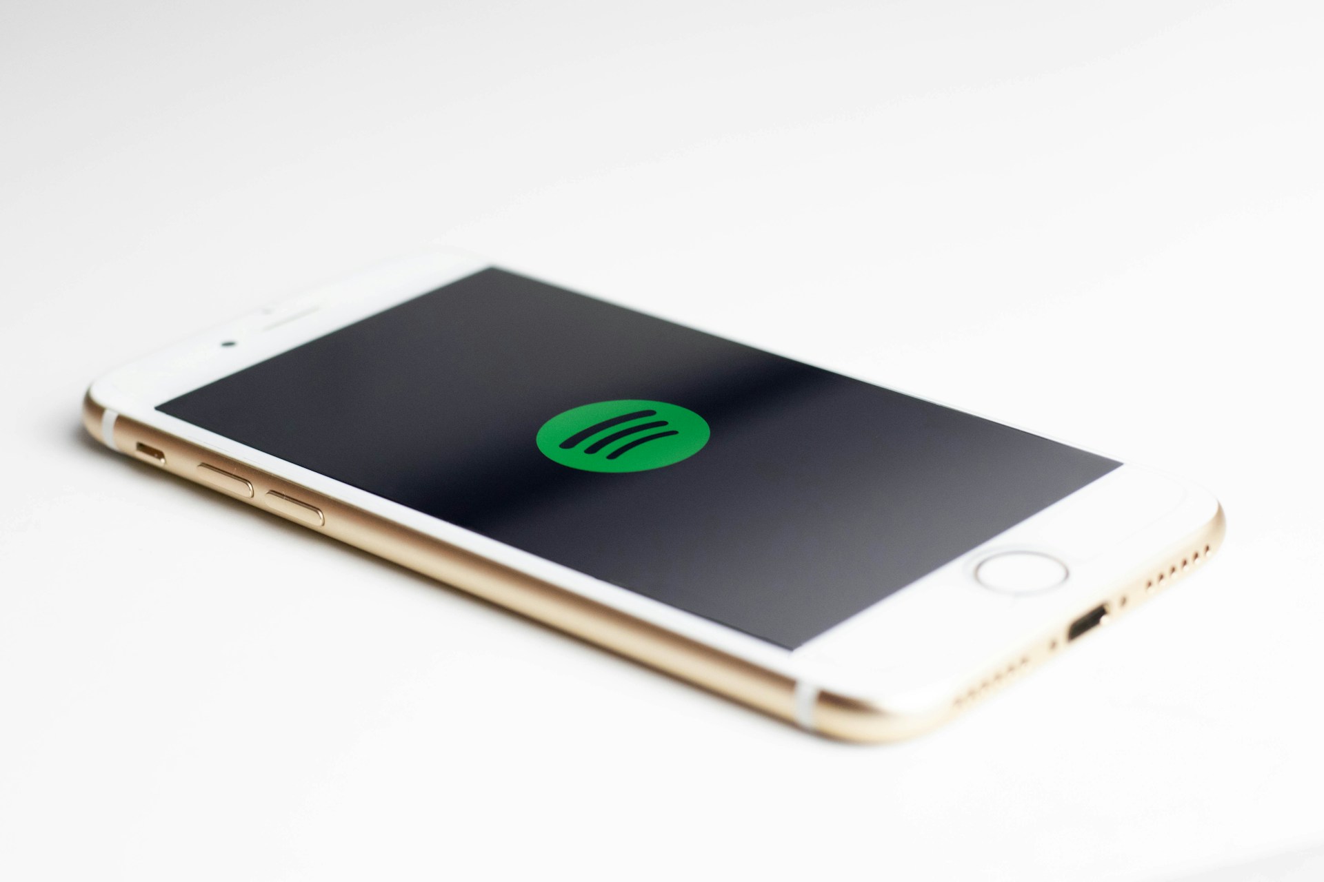 Spotify впервые завершит год с прибылью