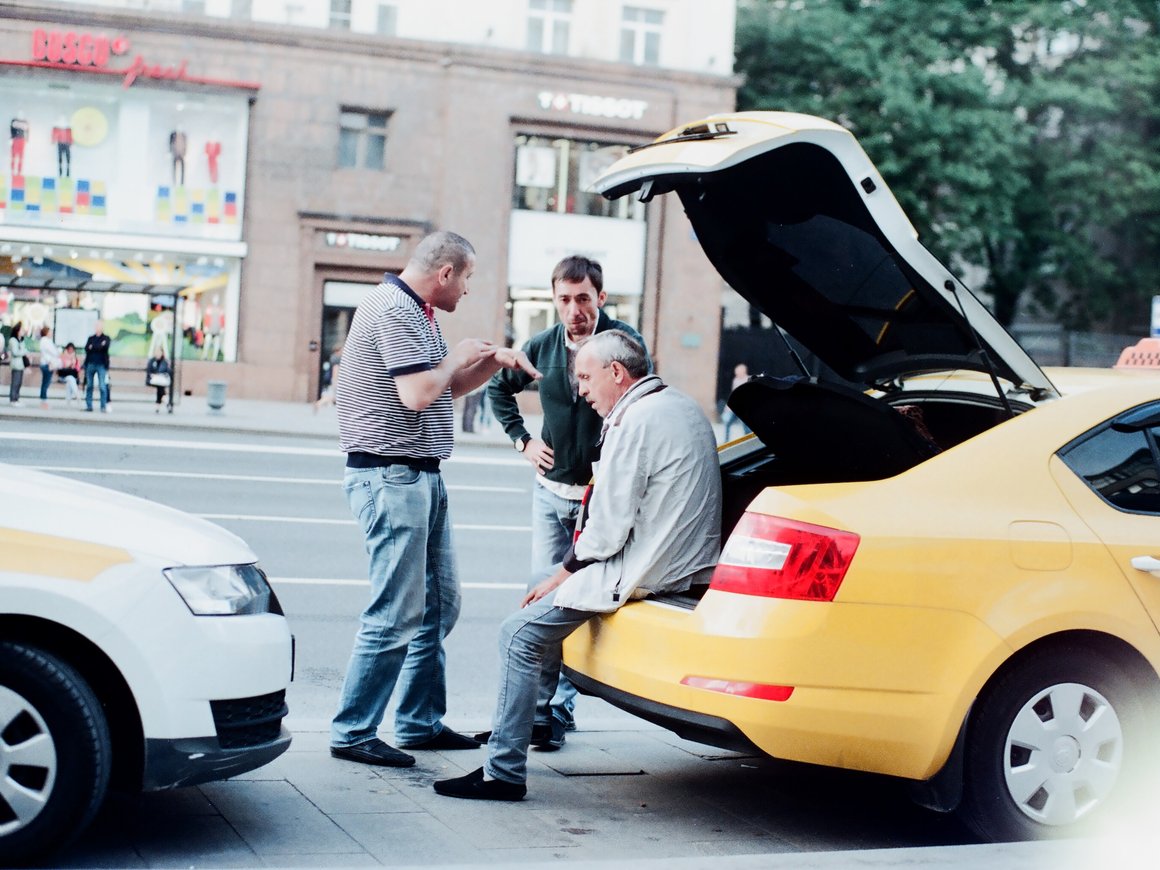 Таксистам запретили работать больше 12 часов в сутки