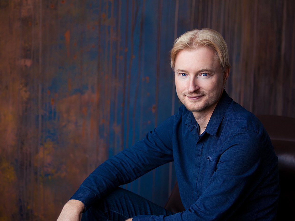 Я хотел помочь детям в изучении иностранного языка и создал онлайн-школу. Теперь у нас более 1500 учеников