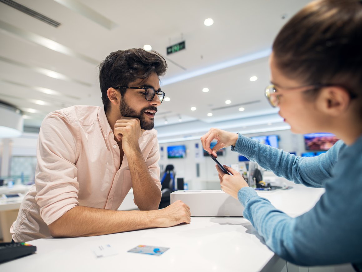 В крупных российских городах-миллионниках сократилось число салонов связи