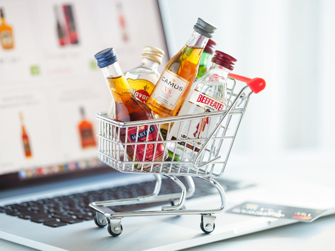 Обновленный законопроект об онлайн-торговле алкоголем внесут в Госдуму осенью — «Ведомости»