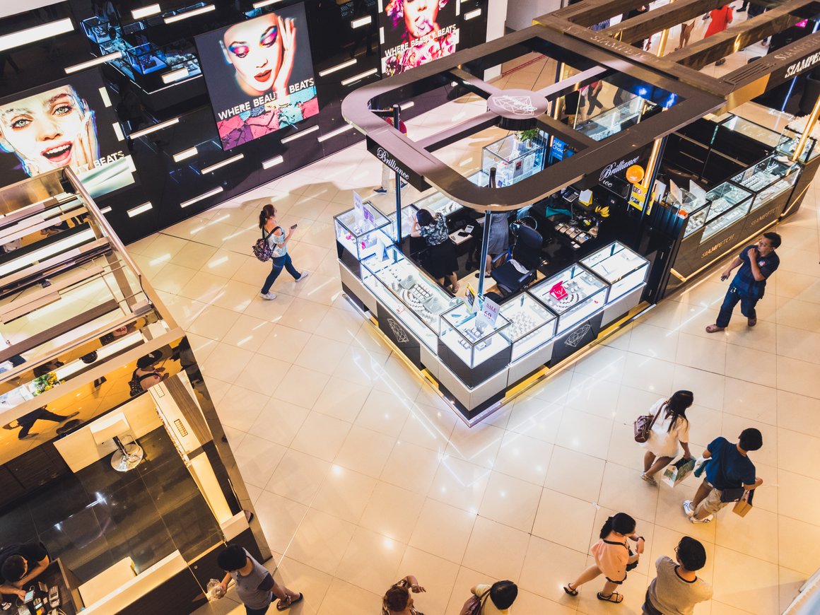 «Газпромбанк» решил выкупить ТЦ «Мега» у компании-владельца IKEA