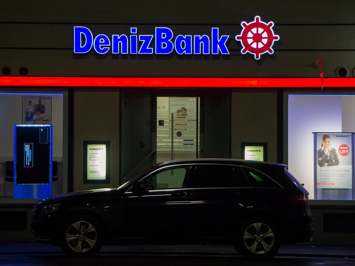 Турецкий Denizbank начал запрашивать у россиян документы о ВНЖ