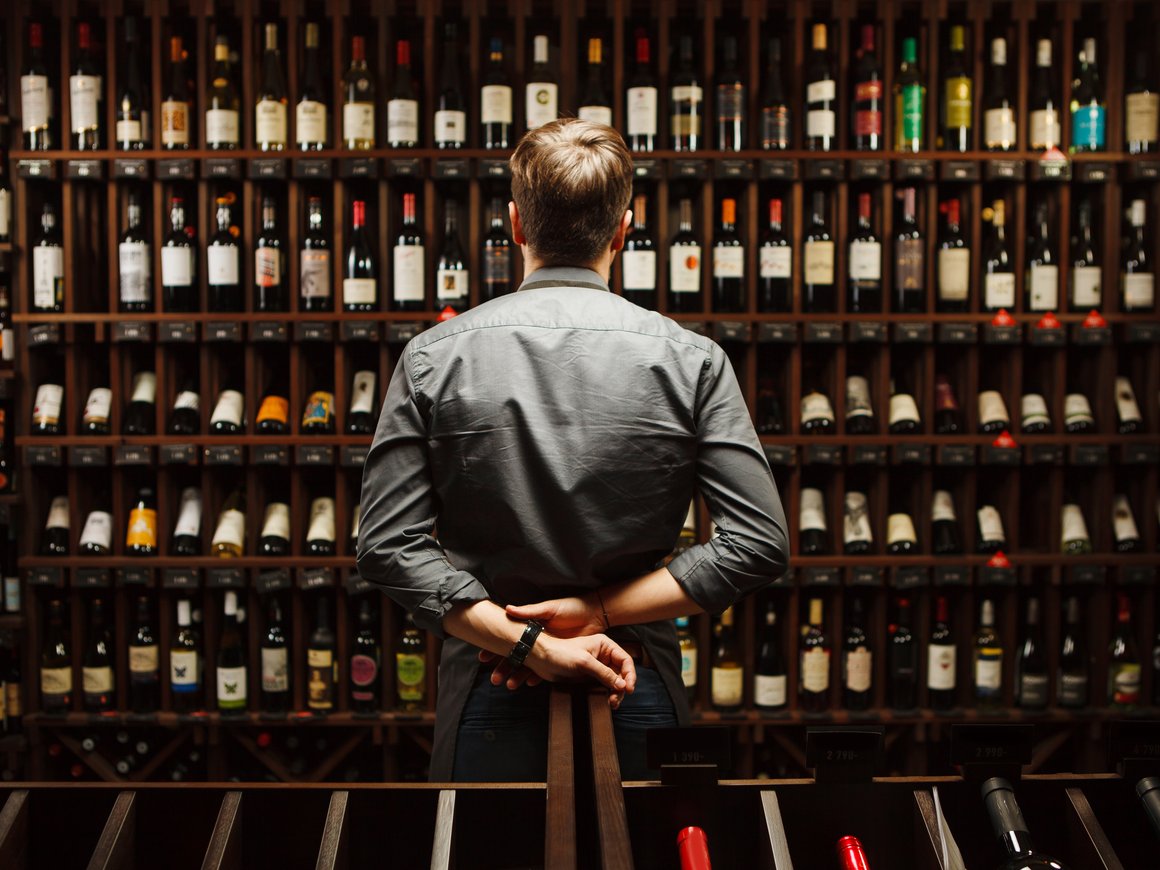 Правкомиссия одобрила эксперимент по онлайн-продаже вина через «Почту России»