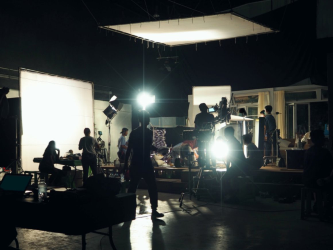 В США приостановили работу над несколькими сериалами из-за забастовки сценаристов