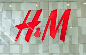 H&M представила аппарат, который превращает старую одежду покупателей в новую