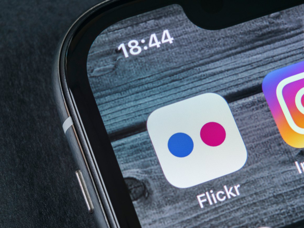 Владелец старейшего фотохостинга Flickr попросил пользователей спасти проект от банкротства