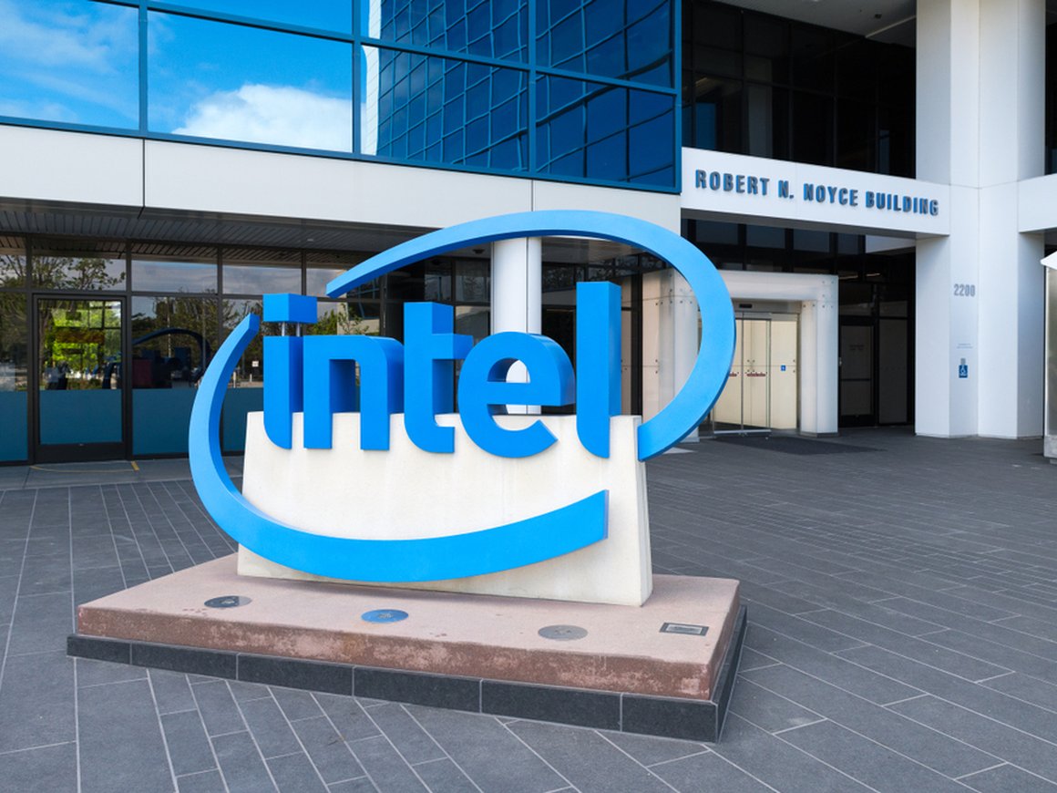 Решение не связано с финансовыми результатами: Гендиректор Intel Боб Свон уходит в отставку