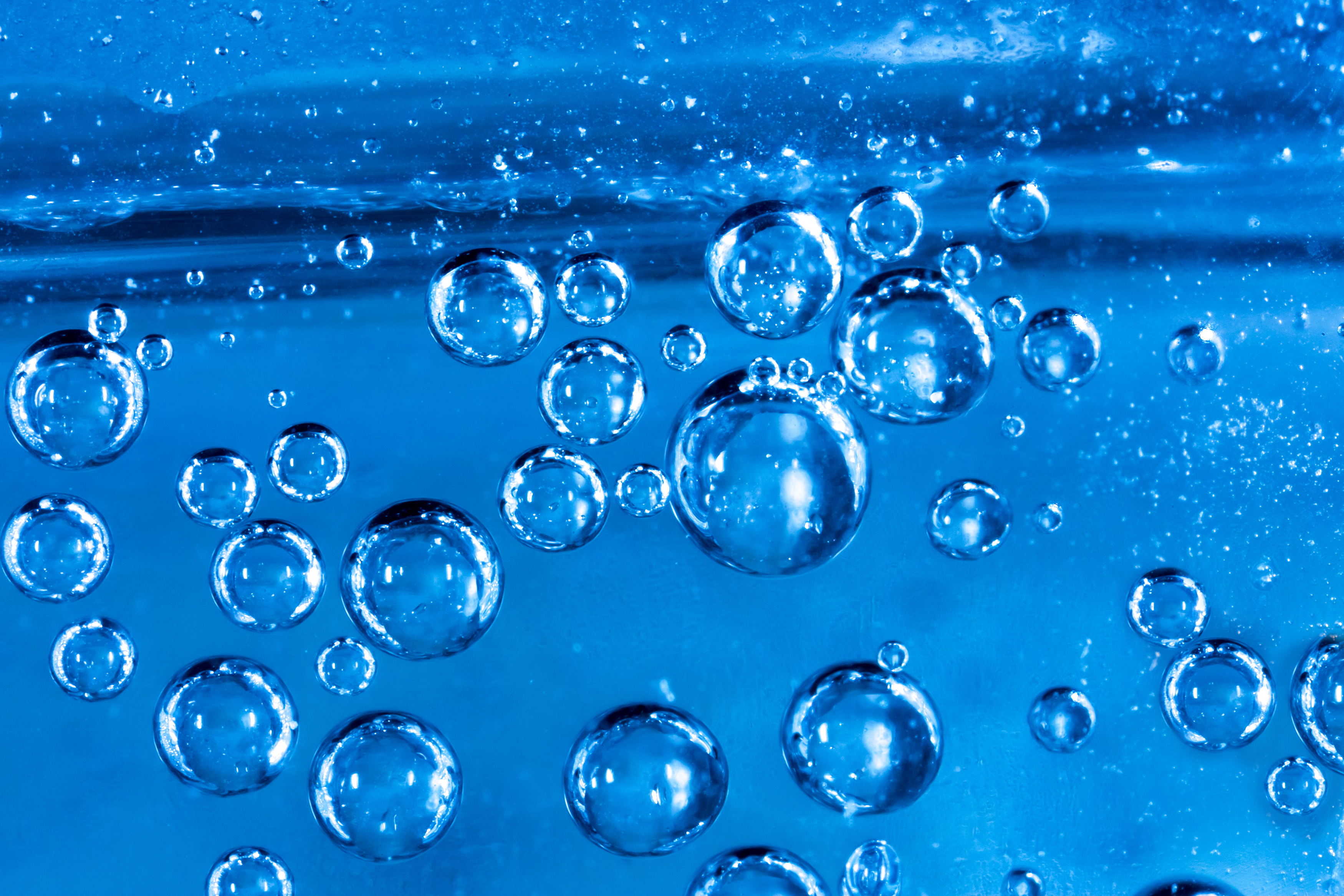 Пузырики под. Пузырьки в воде. Водяной пузырь. Пузыри под водой. Пузыри минеральной воды.