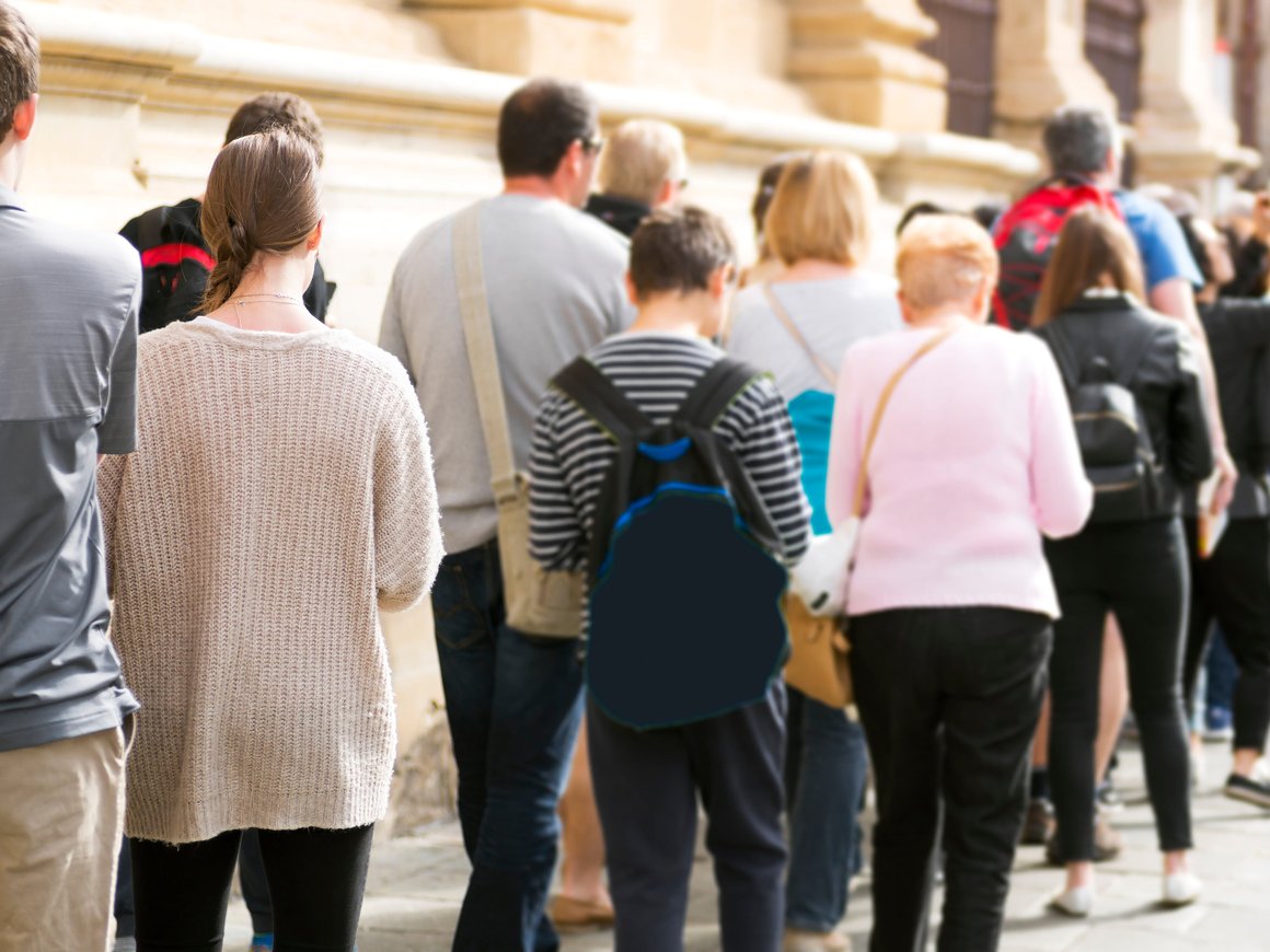 «Стою в очередях до 20 часов в неделю»: как американка основала бизнес, помогая людям cэкономить время