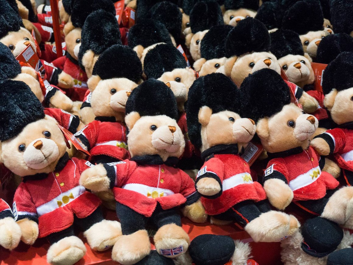 Два адвоката предъявили франчайзи Hamleys долг за свои услуги в 428 млн рублей