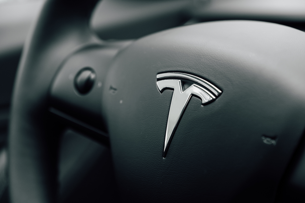 Акции Tesla впервые превысили отметку в $500 за штуку