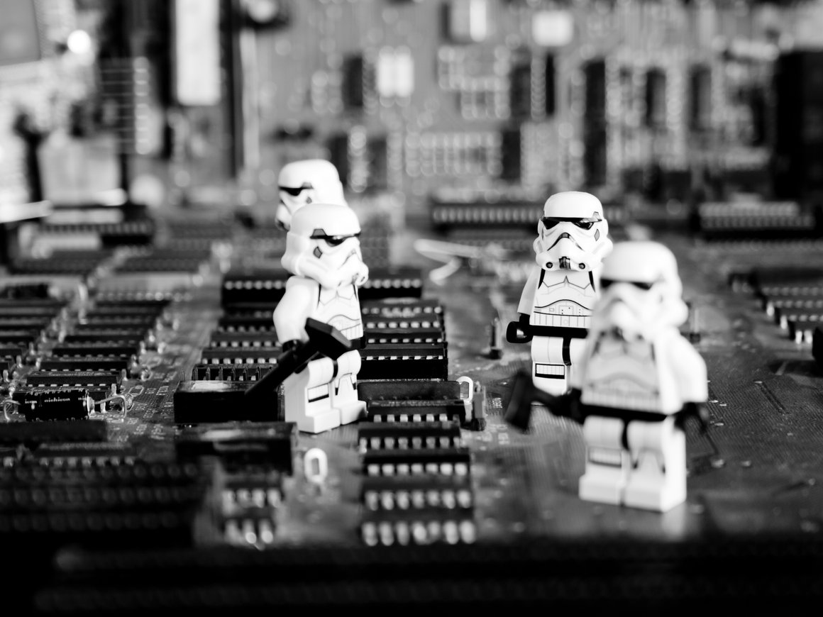 Уникальный QR-код для покупателей, атаки на сайты среднего бизнеса: главное 15 октября