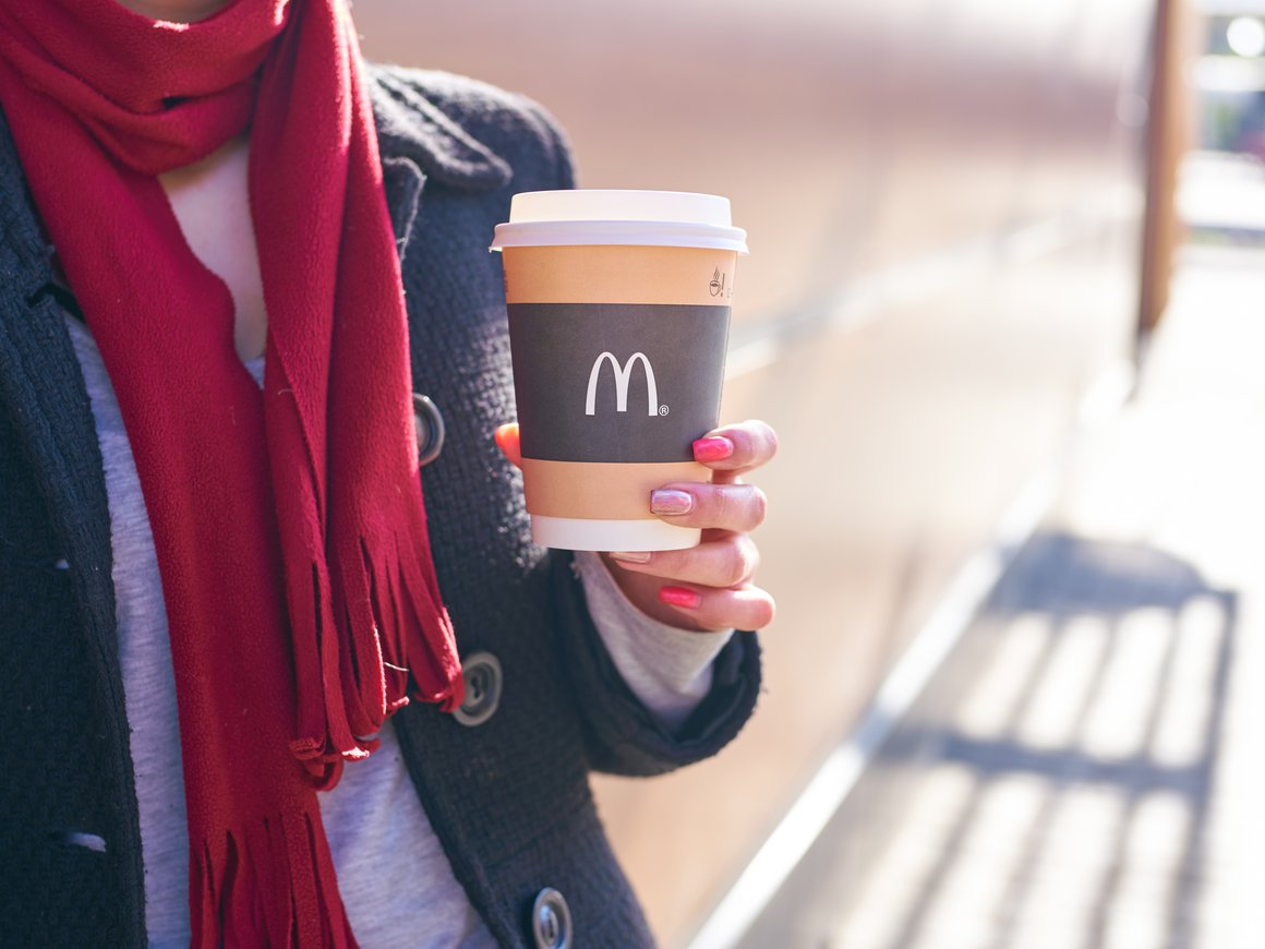 «Макдоналдс» запустил продажу абонементов на кофе и другие горячие напитки