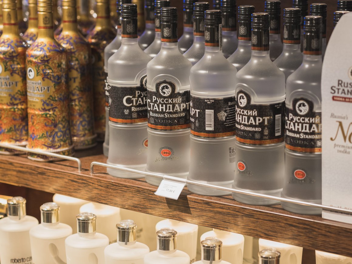 Производитель «Русского стандарта» сократил выпуск водки на 14%