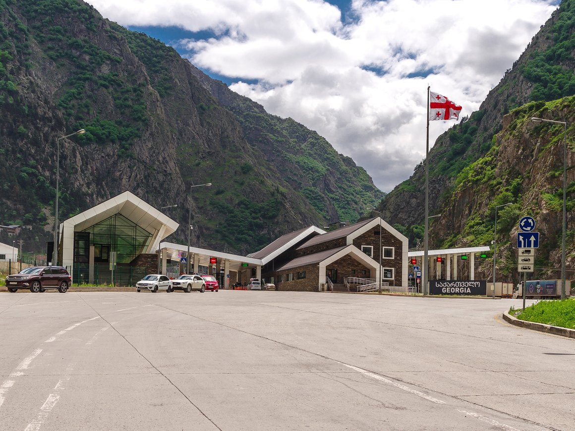 Грузия временно закрыла КПП «Казбеги — Верхний Ларс» для легковых машин
