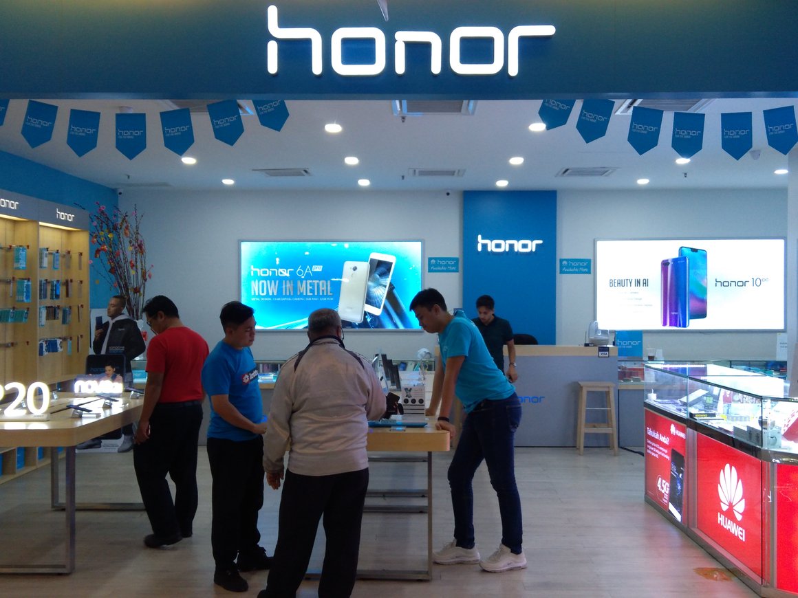 Huawei объявила о продаже активов бренда Honor