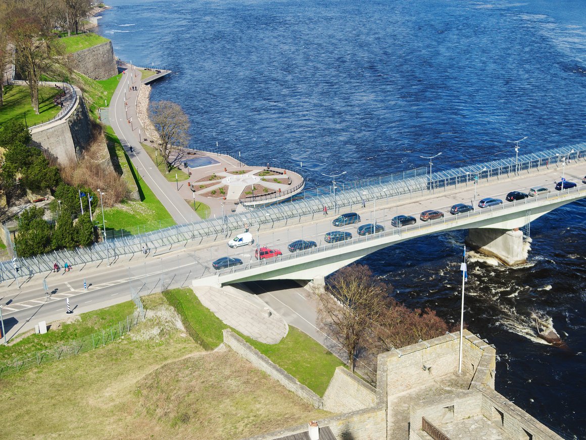 Эстония вслед за Литвой и Латвией запретила въезд машин с российскими номерами