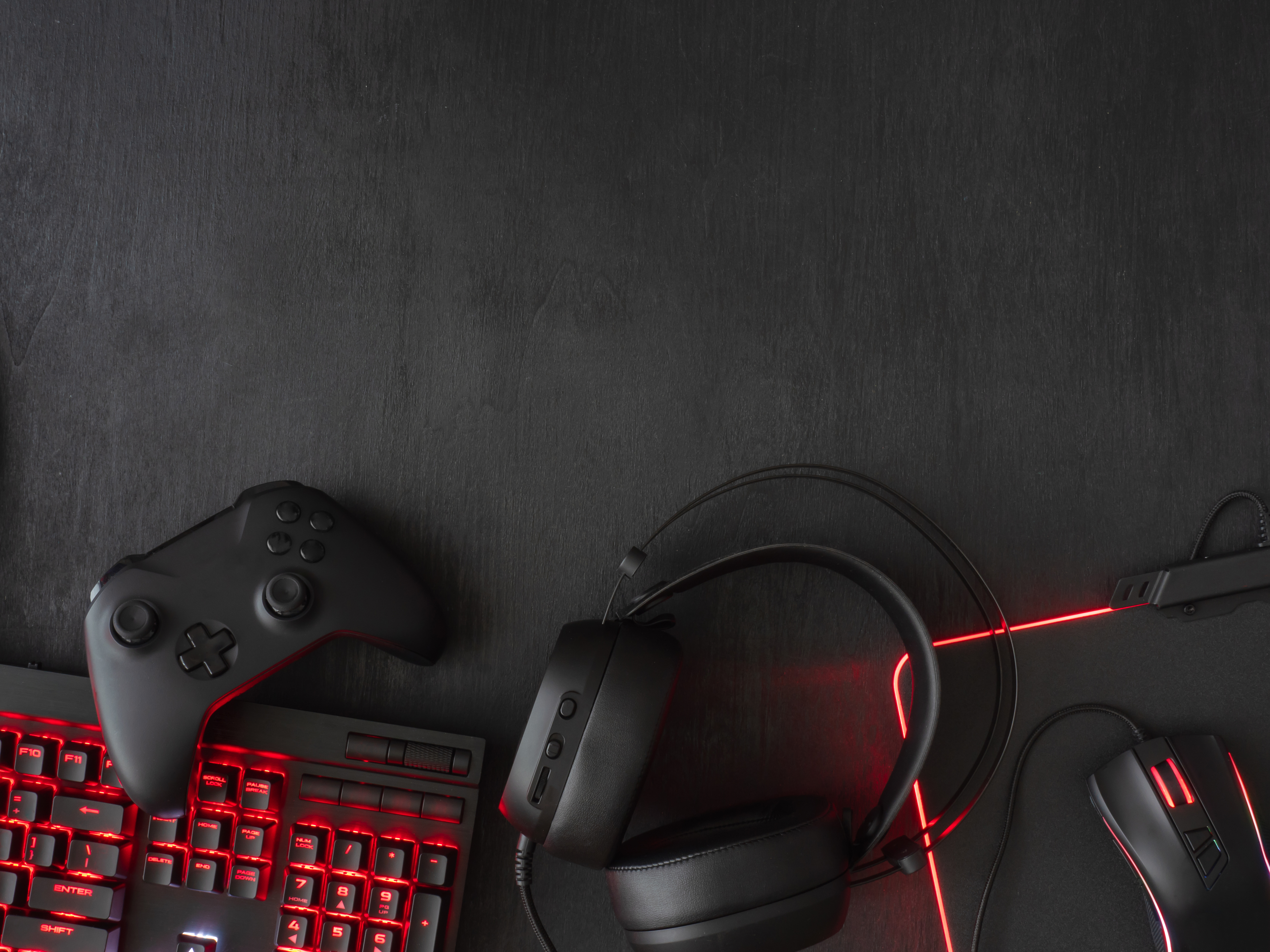 Gaming gear. Клавиатура и мышь обои. Фон для магазина с геймпадами и наушниками. Gaming Gear Headset. Sluchawki.