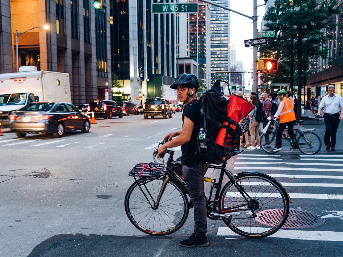 Сервис доставки продуктов от основателей «Самоката» привлек $46 млн для запуска в США