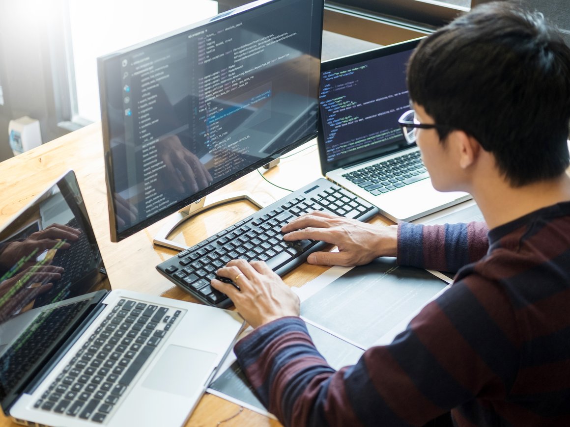 Победители онлайн-хакатона SberCode получили виртуальные призовые чеки