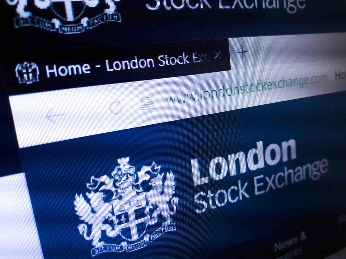 Цена акций производителя обуви Dr. Martens упала до исторического минимума